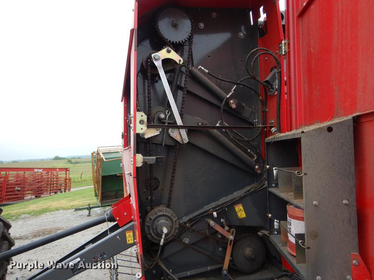 image for item DE8487 2017 Massey Ferguson 2956A round baler