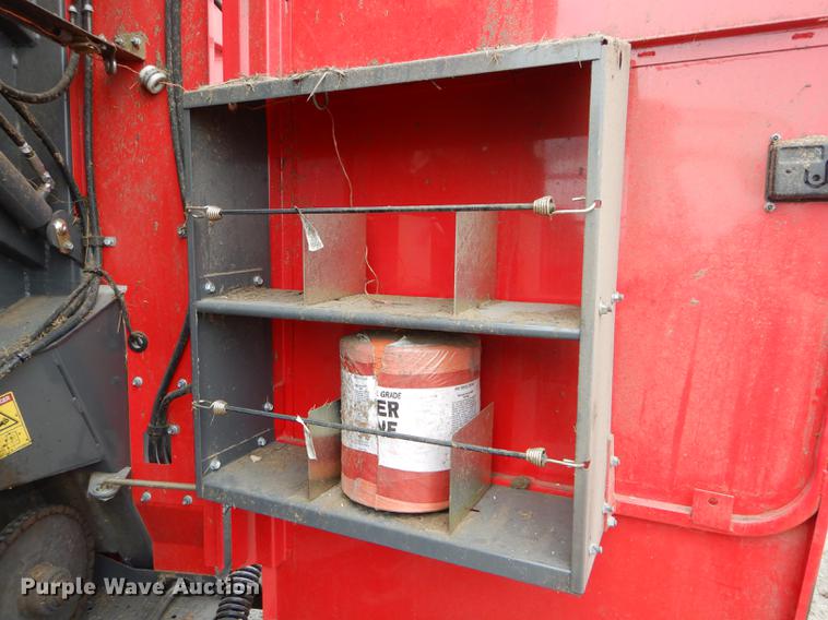 image for item DE8487 2017 Massey Ferguson 2956A round baler