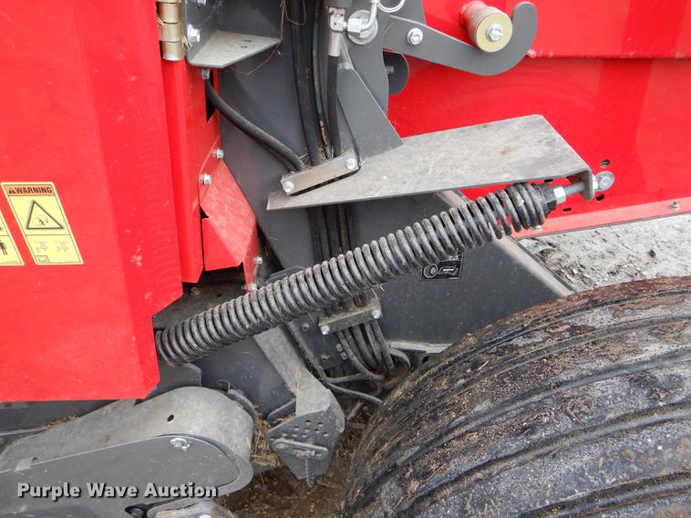 image for item DE8487 2017 Massey Ferguson 2956A round baler