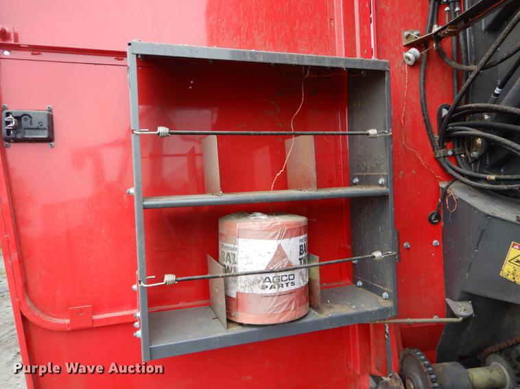 image for item DE8487 2017 Massey Ferguson 2956A round baler