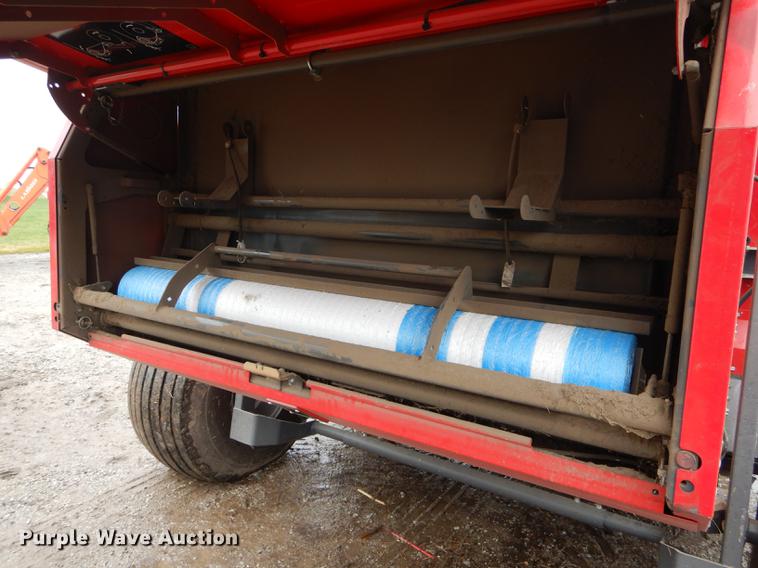 image for item DE8487 2017 Massey Ferguson 2956A round baler