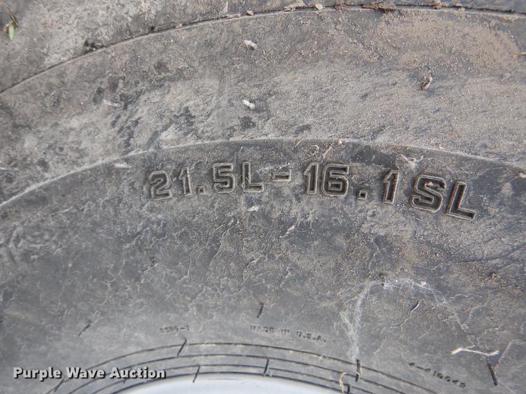 image for item DE8487 2017 Massey Ferguson 2956A round baler