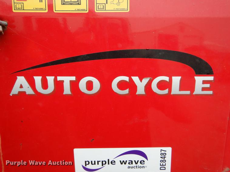 image for item DE8487 2017 Massey Ferguson 2956A round baler