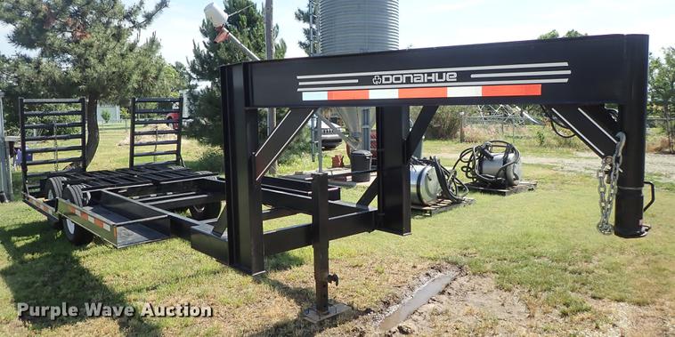 image for item DF1224 2003 Donahue EXG-160 swather trailer
