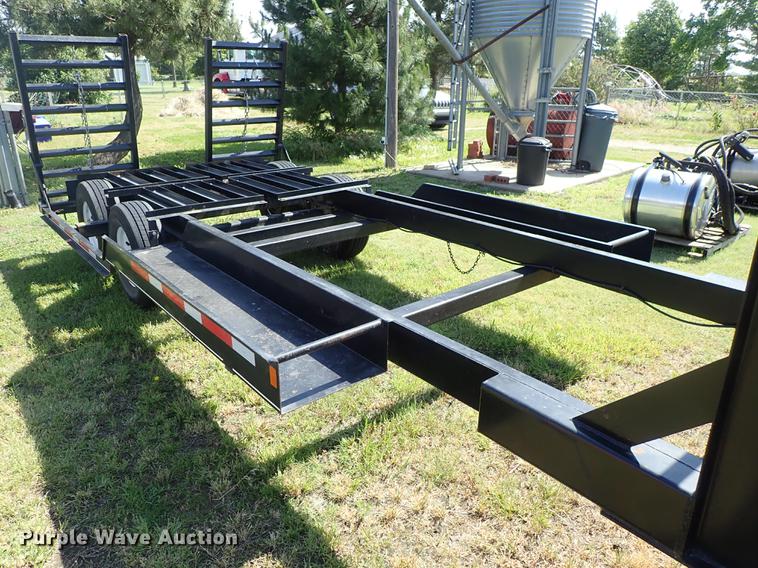 image for item DF1224 2003 Donahue EXG-160 swather trailer