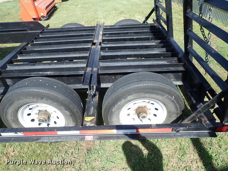 image for item DF1224 2003 Donahue EXG-160 swather trailer