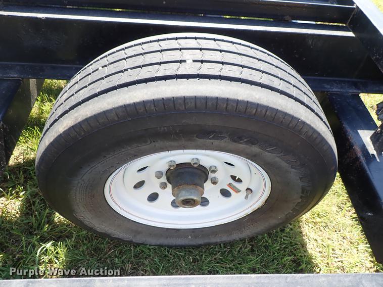 image for item DF1224 2003 Donahue EXG-160 swather trailer