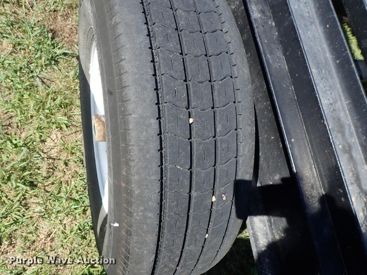 image for item DF1224 2003 Donahue EXG-160 swather trailer