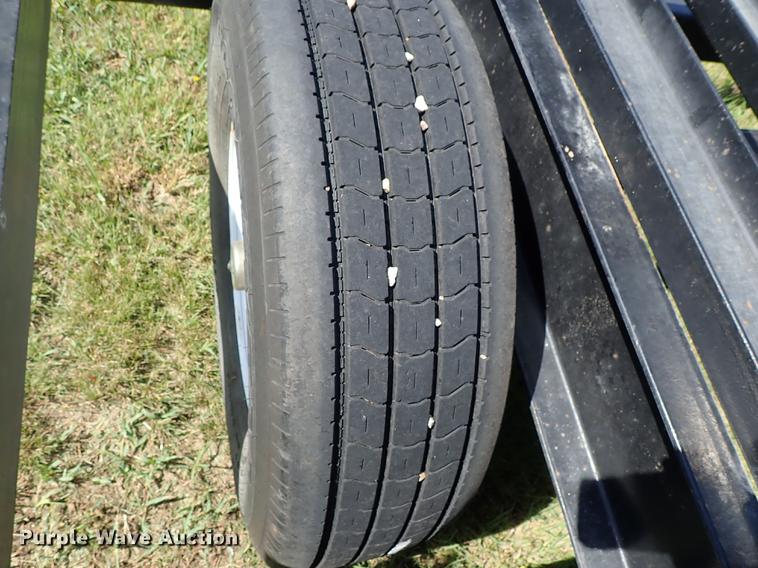 image for item DF1224 2003 Donahue EXG-160 swather trailer