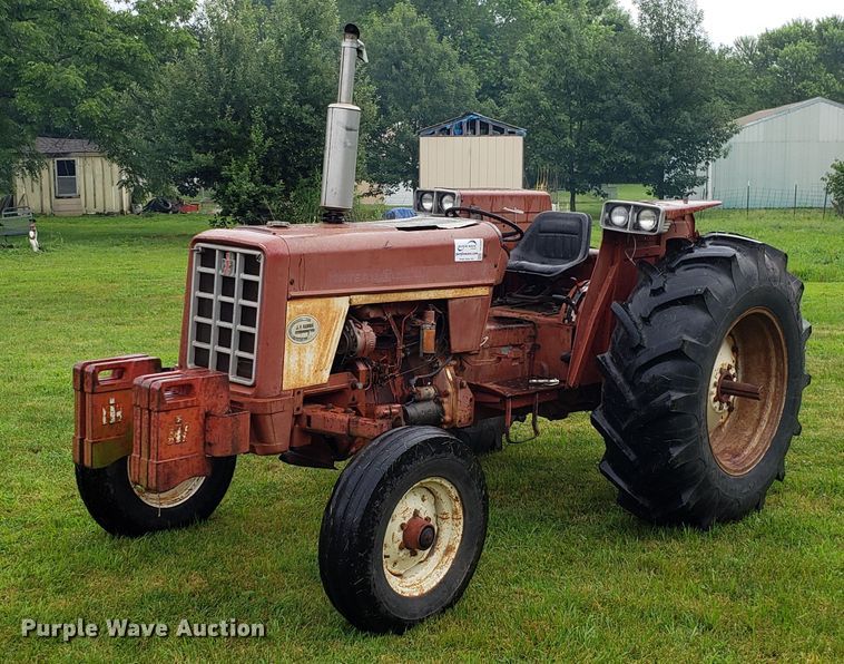 image for item DF3499 International 674 tractor