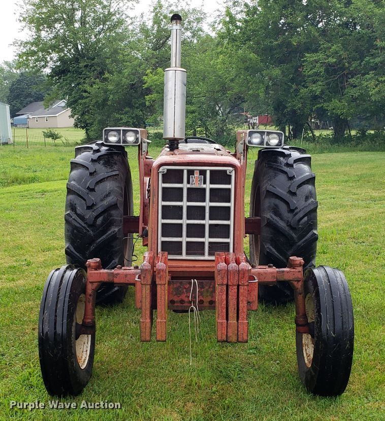 image for item DF3499 International 674 tractor