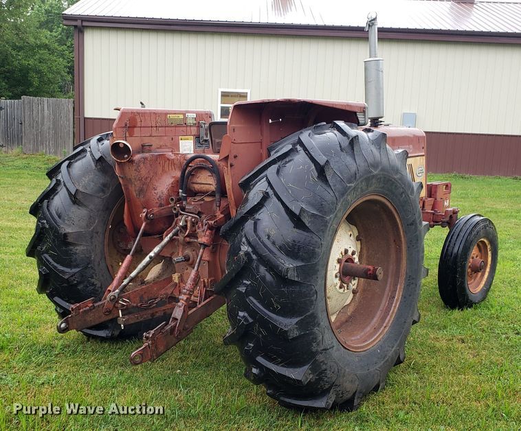 image for item DF3499 International 674 tractor