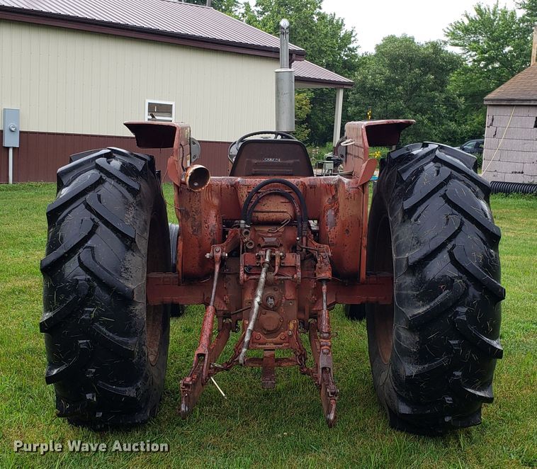 image for item DF3499 International 674 tractor