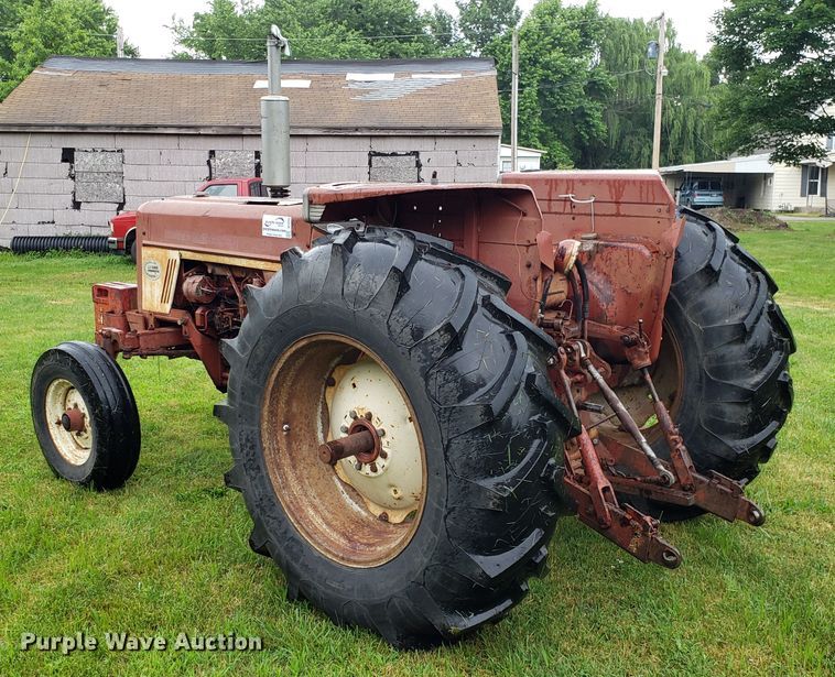 image for item DF3499 International 674 tractor