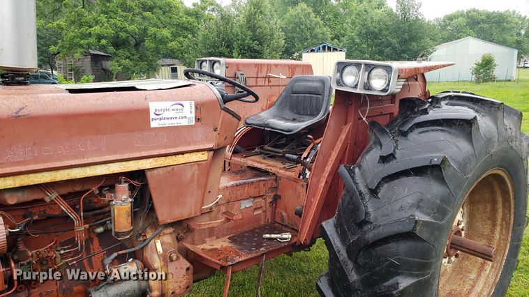 image for item DF3499 International 674 tractor