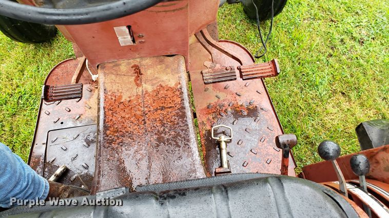 image for item DF3499 International 674 tractor