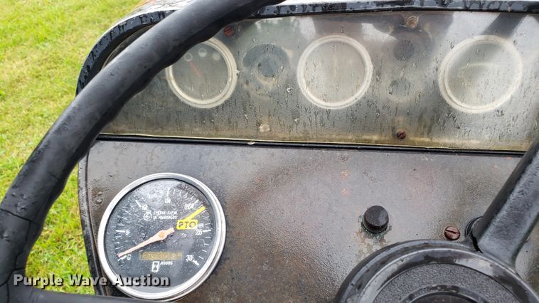 image for item DF3499 International 674 tractor