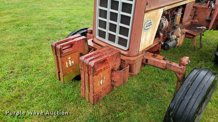 image for item DF3499 International 674 tractor