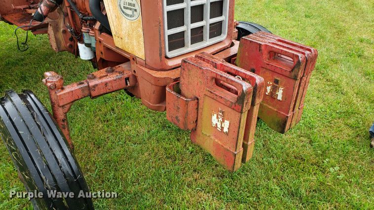 image for item DF3499 International 674 tractor