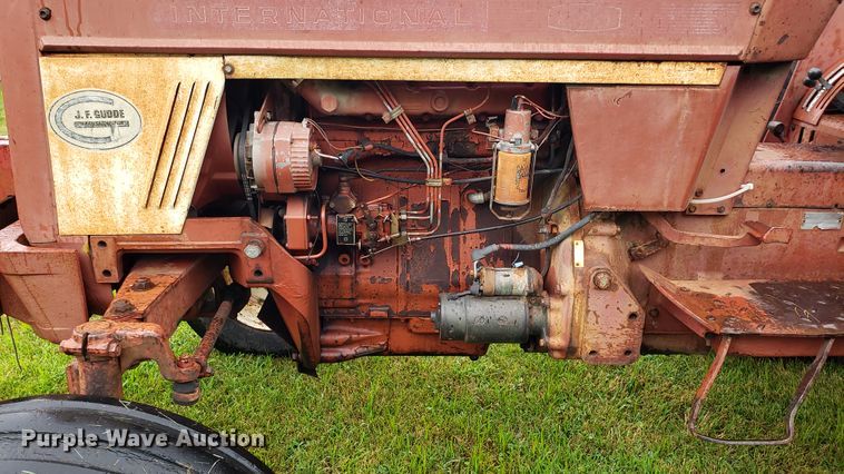 image for item DF3499 International 674 tractor