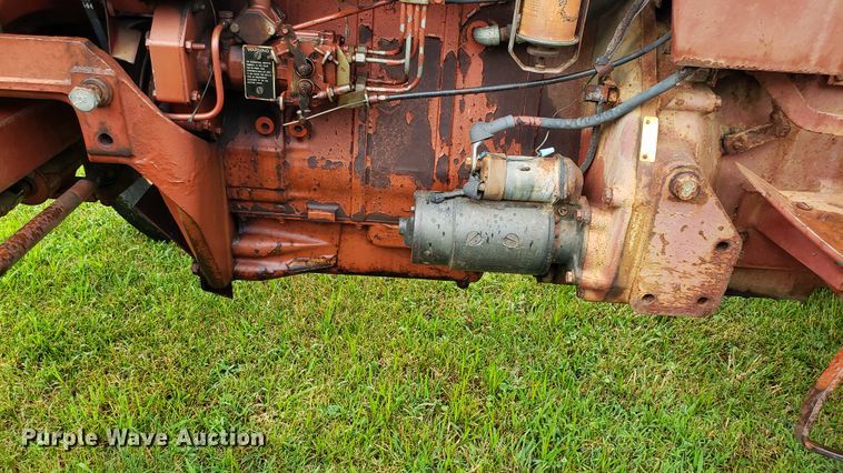 image for item DF3499 International 674 tractor