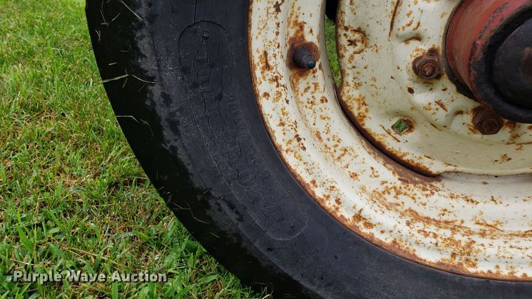 image for item DF3499 International 674 tractor