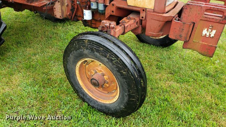 image for item DF3499 International 674 tractor