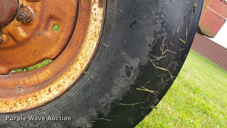 image for item DF3499 International 674 tractor