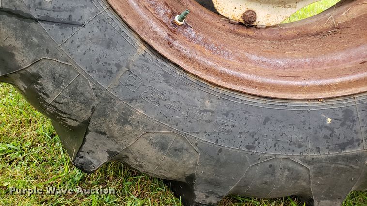 image for item DF3499 International 674 tractor