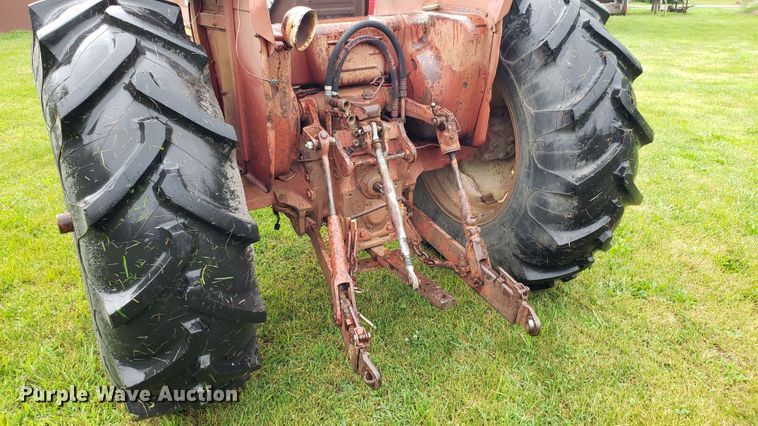 image for item DF3499 International 674 tractor
