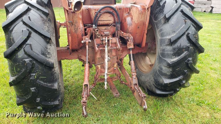 image for item DF3499 International 674 tractor