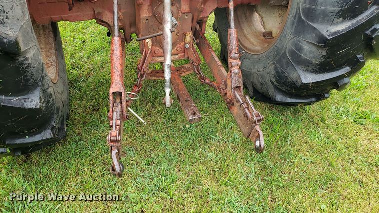 image for item DF3499 International 674 tractor