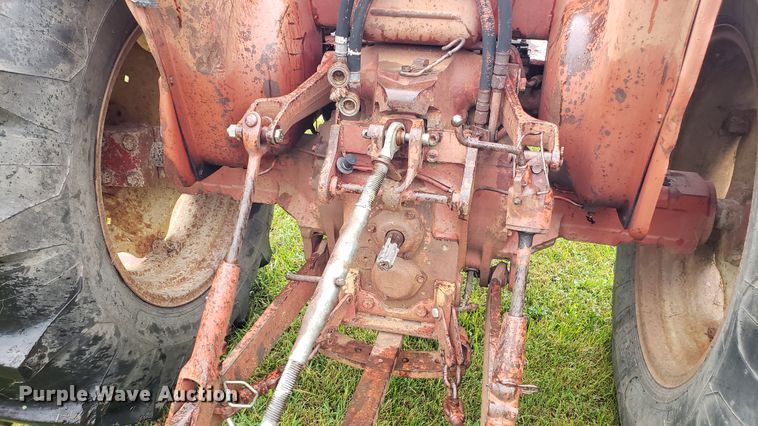 image for item DF3499 International 674 tractor