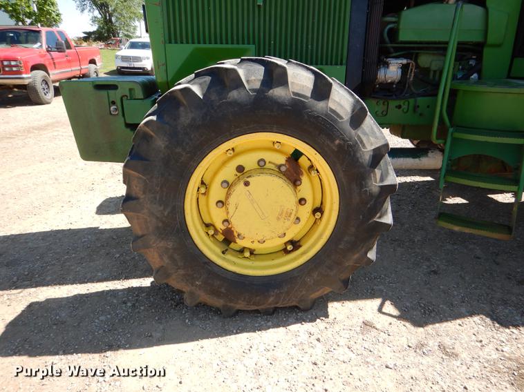 image for item DG1109 1994 John Deere 4960 MFWD tractor