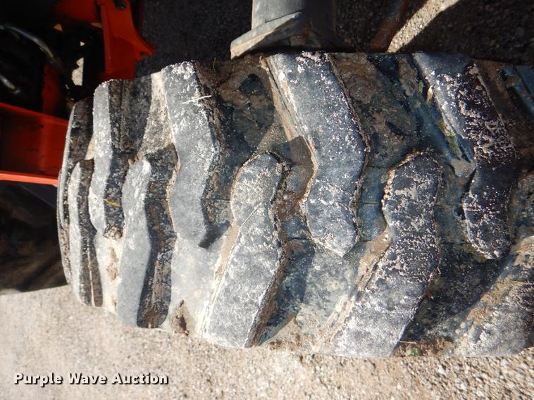 image for item DG1118 2002 Kubota L3710 MFWD tractor