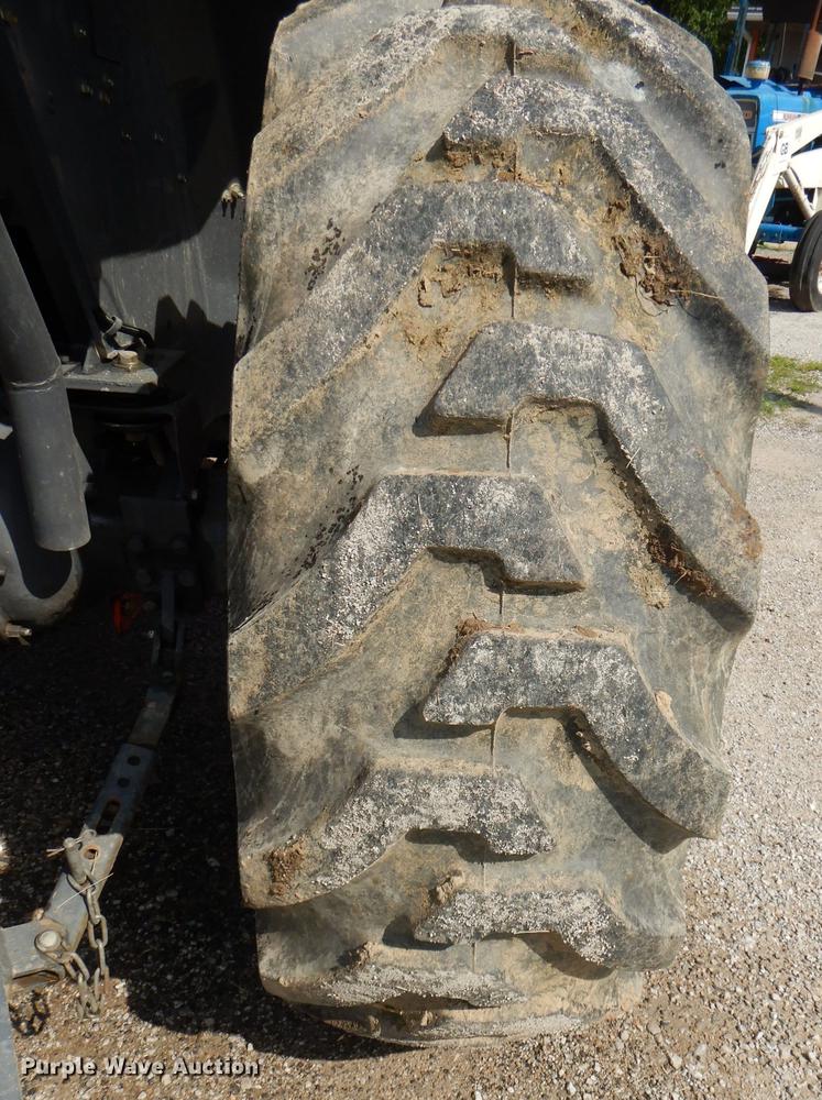 image for item DG1118 2002 Kubota L3710 MFWD tractor