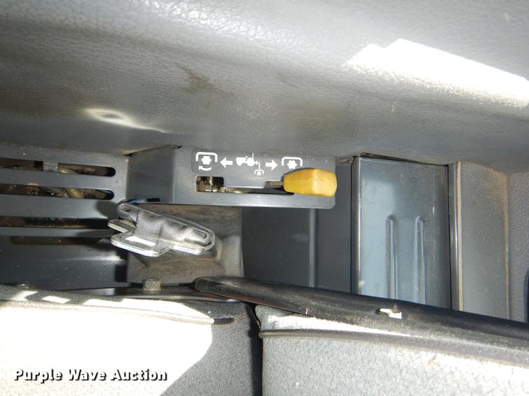 image for item DG1118 2002 Kubota L3710 MFWD tractor