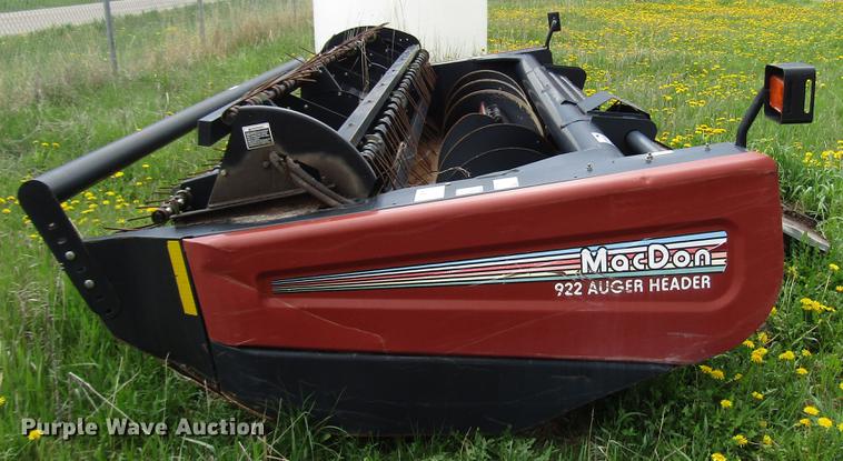 image for item DG1215 2004 MacDon 922 auger head