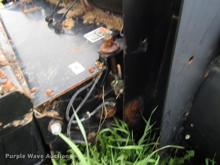 image for item DG1215 2004 MacDon 922 auger head