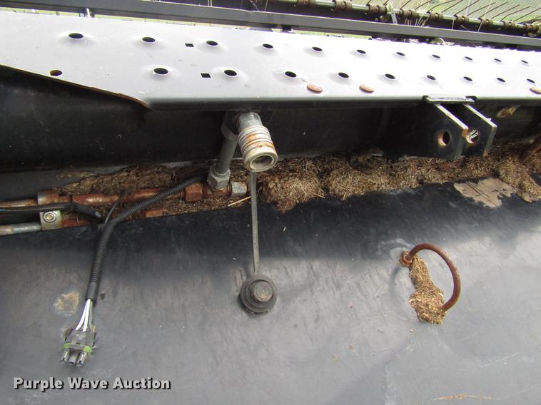 image for item DG1215 2004 MacDon 922 auger head