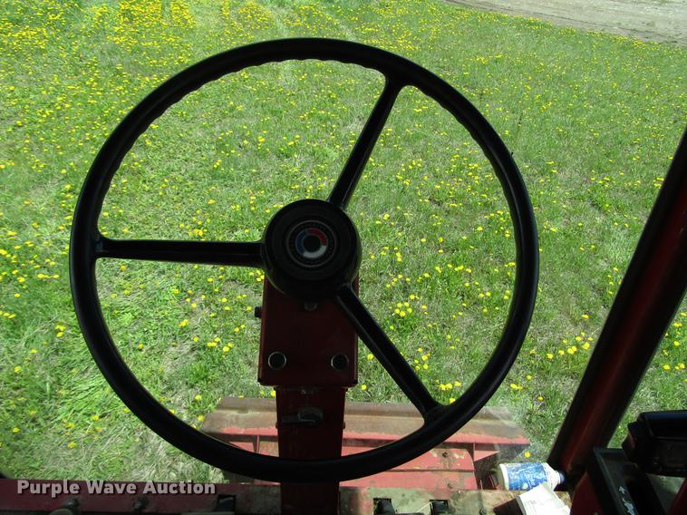 image for item DG1219 1981 International 1440 combine