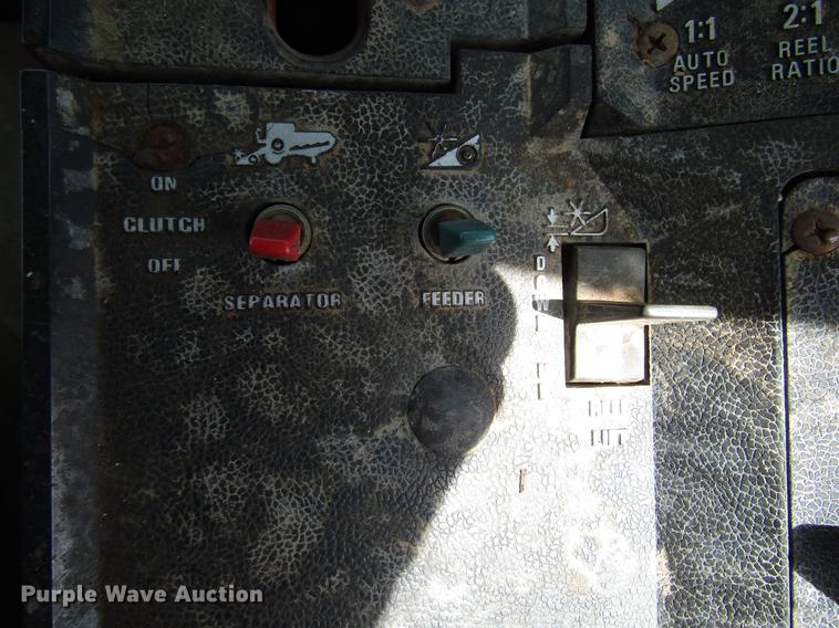 image for item DG1219 1981 International 1440 combine