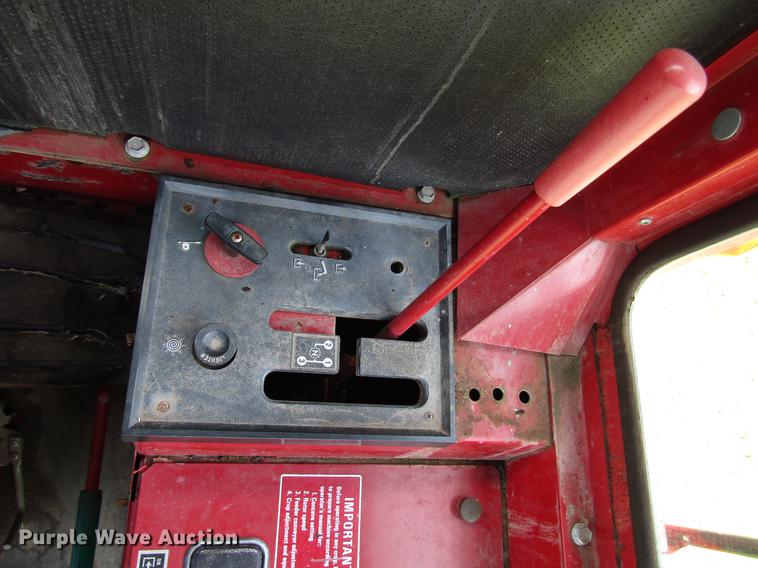 image for item DG1219 1981 International 1440 combine