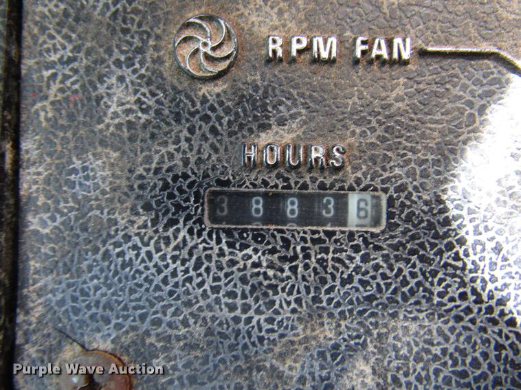 image for item DG1219 1981 International 1440 combine