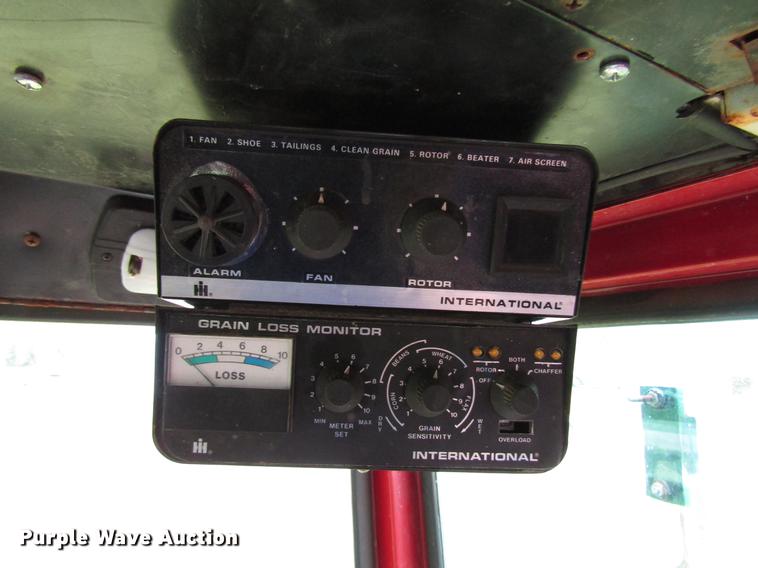 image for item DG1219 1981 International 1440 combine