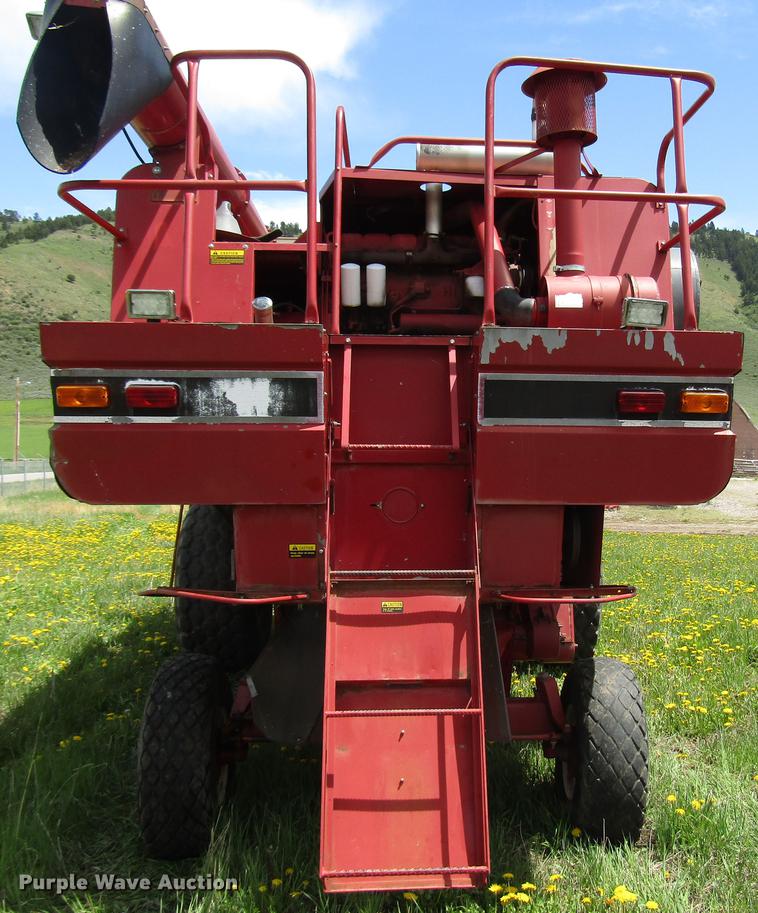 image for item DG1219 1981 International 1440 combine