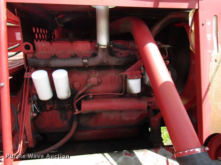 image for item DG1219 1981 International 1440 combine