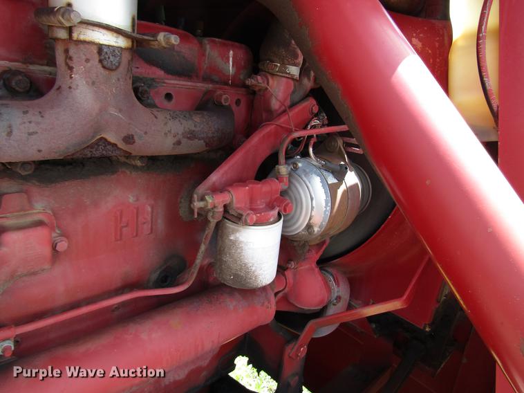 image for item DG1219 1981 International 1440 combine