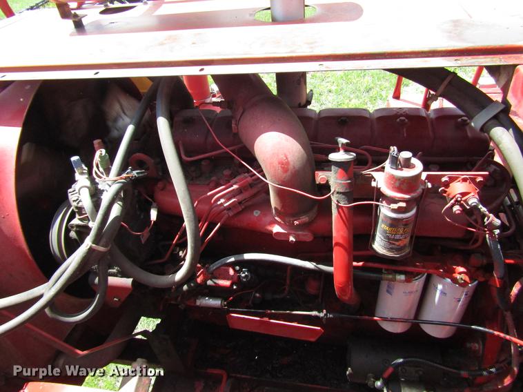 image for item DG1219 1981 International 1440 combine