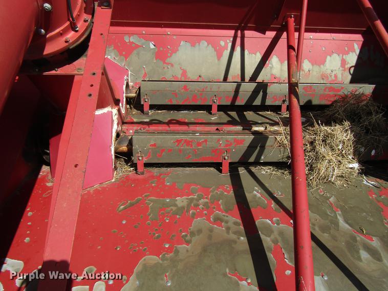 image for item DG1219 1981 International 1440 combine